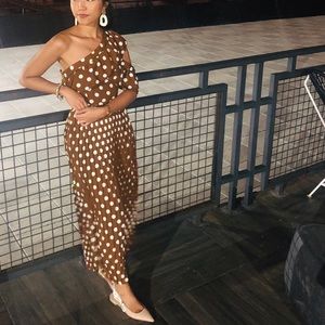 Polka dot one shoulder dress 👗
